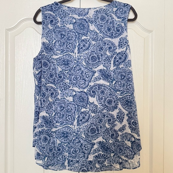 Sleeveless Blouse - Picture 2 of 3